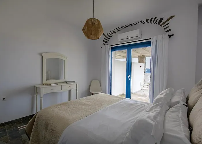 Anthemion Paros - & Vila *